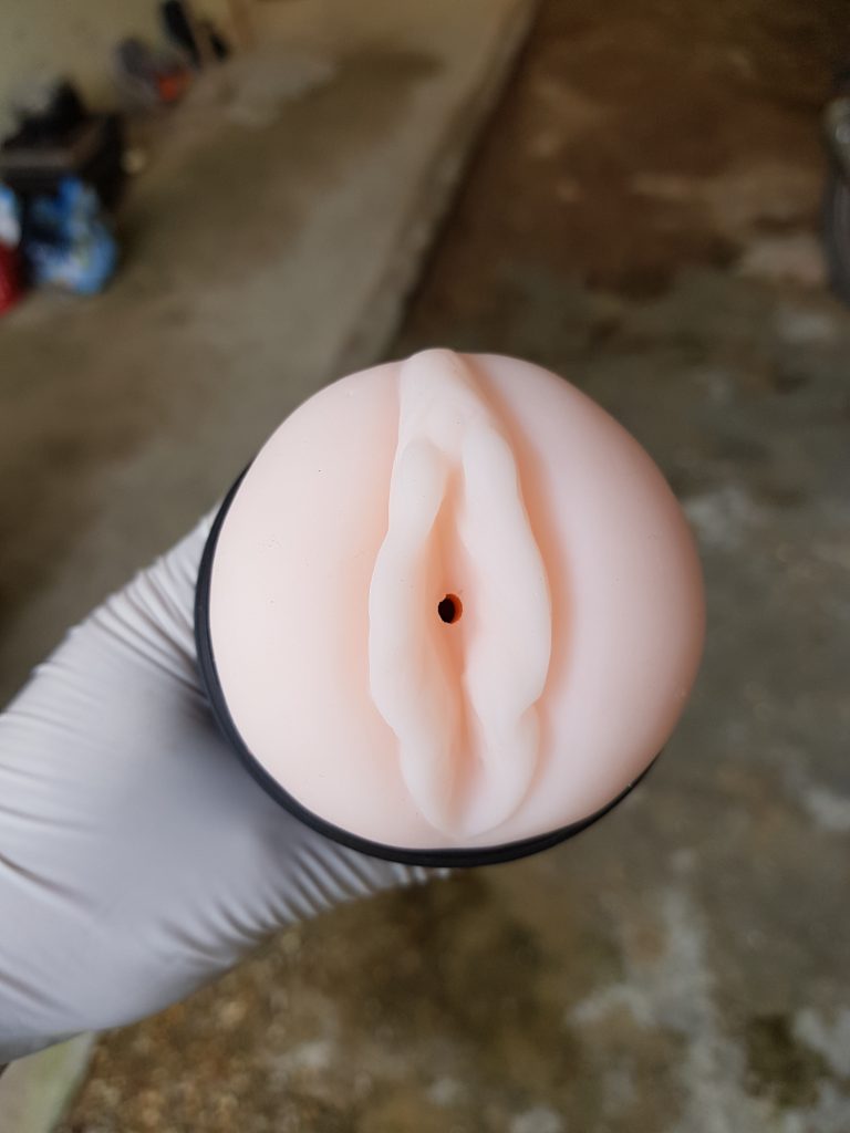 Âm đạo silicon ngụy trang như đèn pin